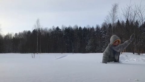 ПО ПОЯС В СНЕГУ