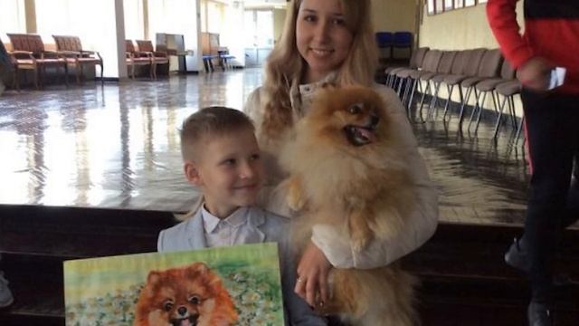 9-летний русский художник ″продает″ свои лучшие картины приютам. Вот почему