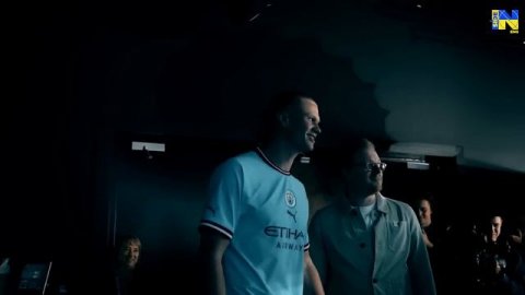 Here's How Erling Haaland Lives