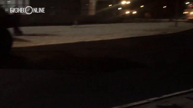Ночная укладка асфальта перед самарским стадионом