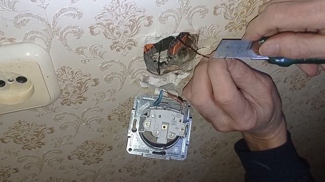 Замена обгоревшей розетки. Выручает WAGO . Нестандартные решения.