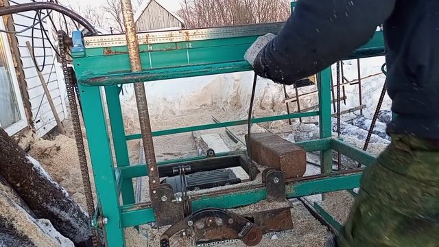 Пилим брусок на скамейку