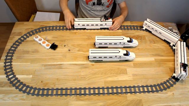 MouldKing Schnellzug "Shinkansen" - Zug in Vollänge im Fahrtest