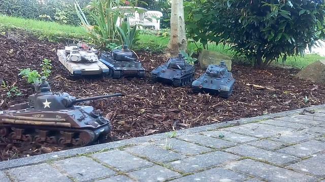 RC Tanks 1:16 with IBU2 Base ,Pro , IBU 3 and one with Standard Taigen.