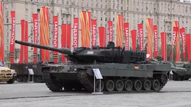 ‼️🇷🇺НАТОвские танки в Москве:СМИ Запада активно обсуждают выставку техники Альянса, захваченную ар