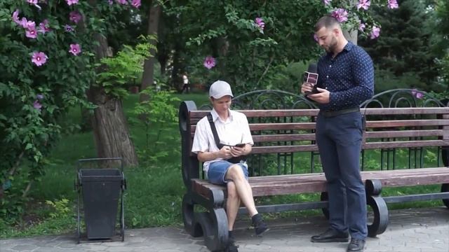 В День загадывания загадок астраханцы думали над тем, что у женщины маленькое, чёрное и сморщенное