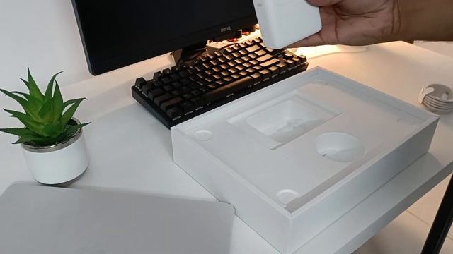 MY FIRST MAC!!! M2 MACBOOK AIR UNBOXING (STARLIGHT)