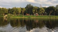 Отдых на берегу Псковы с работающим генератором