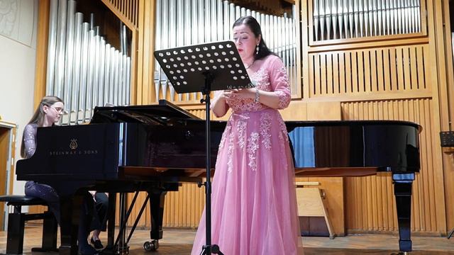 Александра Конева исполняет "Пять народных греческих мелодий" Мориса Равеля. Фортепиано — Ева Цуркан