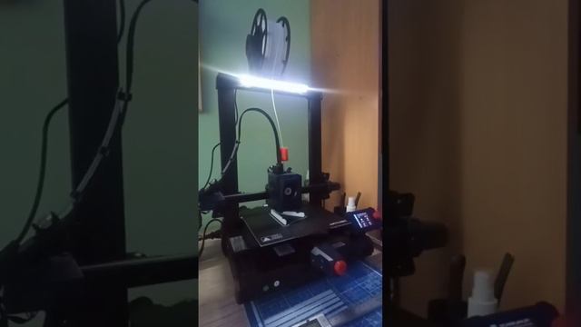 Anycubic Kobra 2 Neo печатает