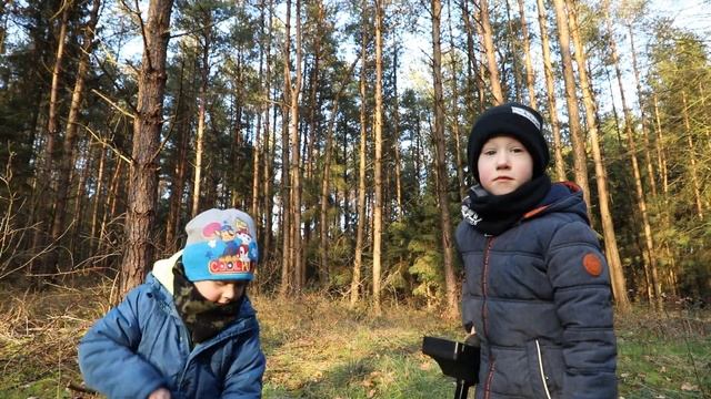 Нашли киндер сюрпризы и игрушку в лесу - ХАЛК в ЛЕСУ