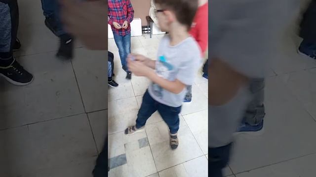 Infinity Nado Ares Wings против Beyblade