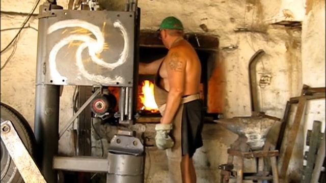 +**куём заготовки,, оградка** 2 часть++