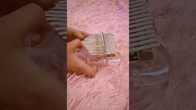 Играю на калимбе