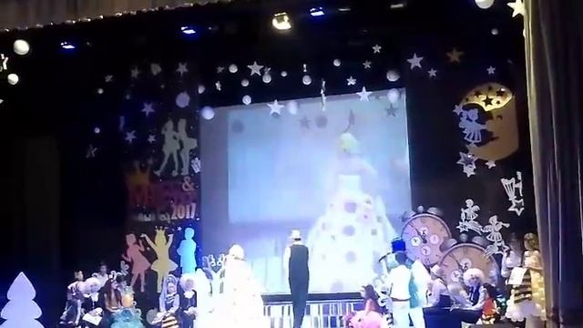 Мисс & Мистер 2017годы ,платья с мусором пакетами