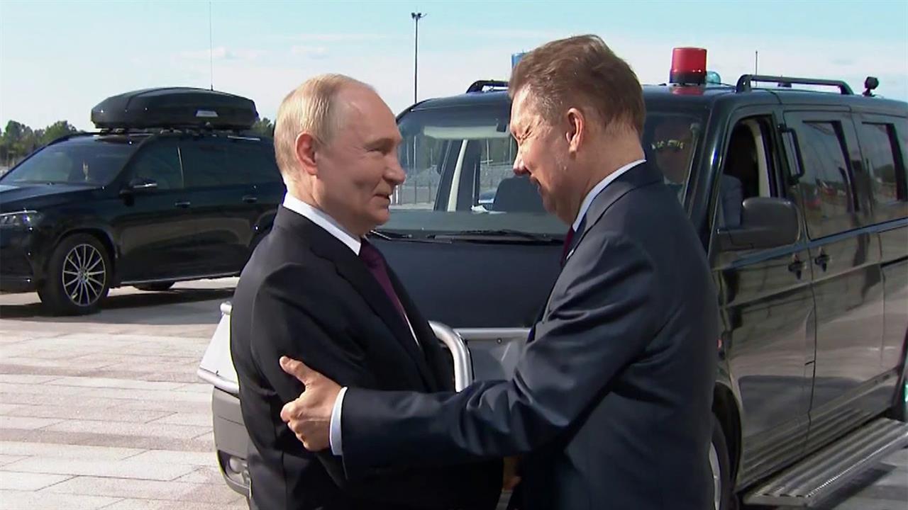 Владимир Путин прибыл в "Лахта Центр"