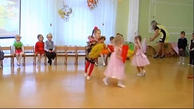 ТАНЕЦ ПРАЗДНИК ОСЕНИ В ДЕТСКОМ САДУ