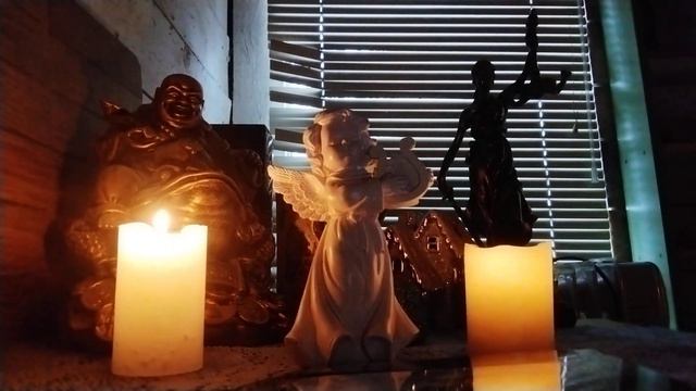 Как к вам относится сваха? Делает ли магию?