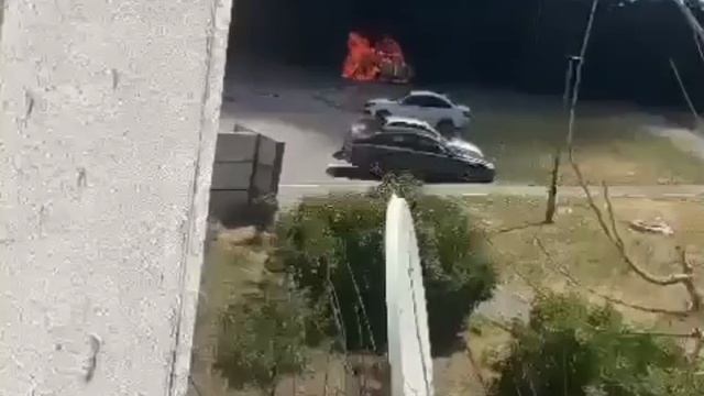 По улице Ефимова в Миллерово взорвался автомобиль. 🔥