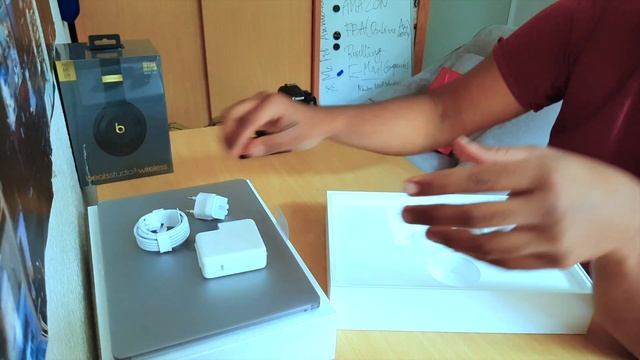 NEW MacBook Pro 13" 2020 UNBOXING!!! (Space Grey) + BEATS Studio 3 Wireless!!! BERLIN BULLS