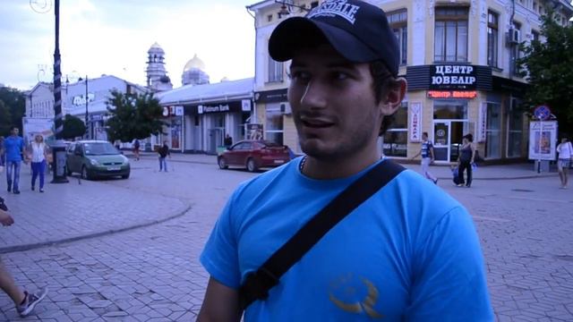 О девушках.