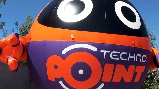 Огромный надувной робот TehnoPoint для рекламы магазина электроники