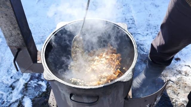 КУРИНЫЕ НОЖКИ В СЛИВОЧНО-ГОРЧИЧНОМ СОУСЕ С ГРИБАМИ В КАЗАНЕ НА КОСТРЕ