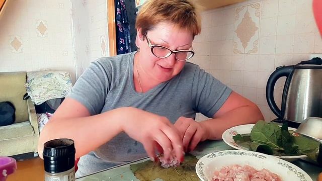 Впервые готовлю долму или пародию на долмуДолма из виноградных листьев с рубленым куриным фаршем