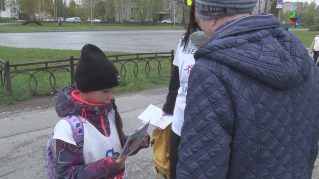 Гайдаровцы и читающие семьи Лесного пробежались с книгой по улицам города