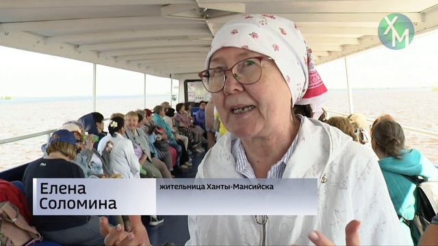 Для пенсионеров Ханты-Мансийска организовали трехчасовую прогулку на теплоходе