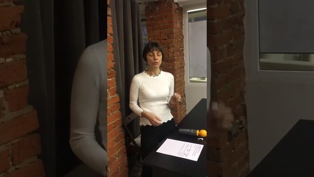 Airpods или телефон, что безопасней?