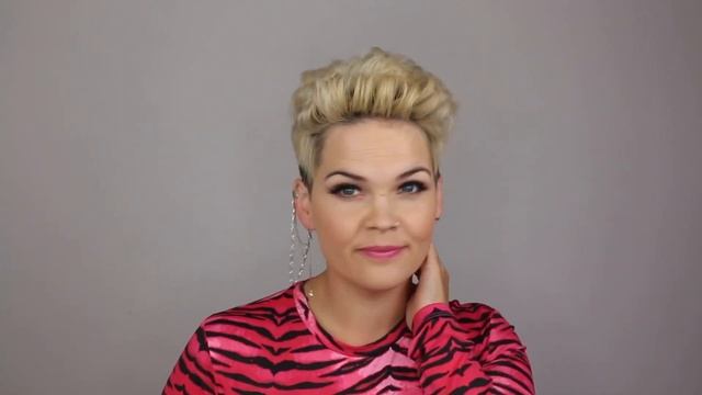 How I curl my super short hair with a mini straightener