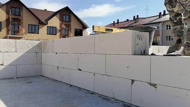 Как делается кладка из газобетона / мастер Саид