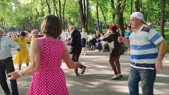 Белая лебедь Танцы в саду Шевченко Май 2021 Харьков