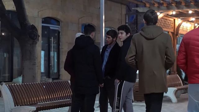ПОДКАТЫВАЮТ К ДЕВУШКЕ.РЕАКЦИЯ.СОЦ РОЛИК.