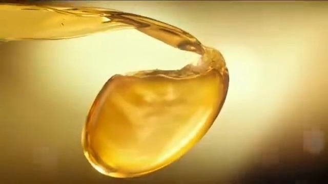 Pantene Smooth TV Commercial, 'Summer Frizz' Featuring Eva Mendes