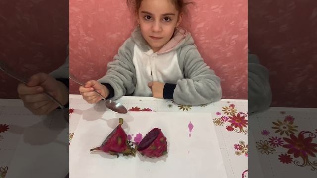Разрезаем «драконий фрукт», питахайя.