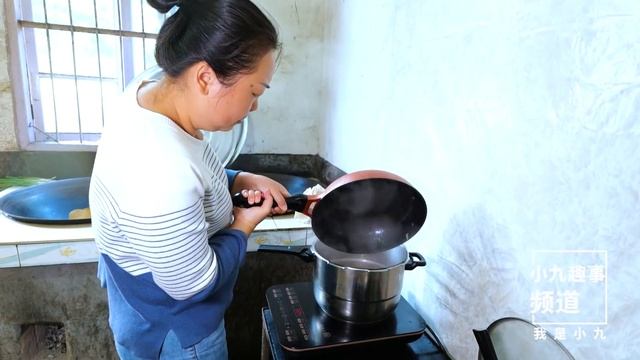 媳婦去趕集,看看她買什麼好吃的,笑得合不攏嘴 | I'm so happy to go to the market and buy the food I like