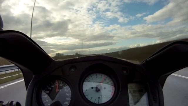 Honda VFR 800Fi acceleration