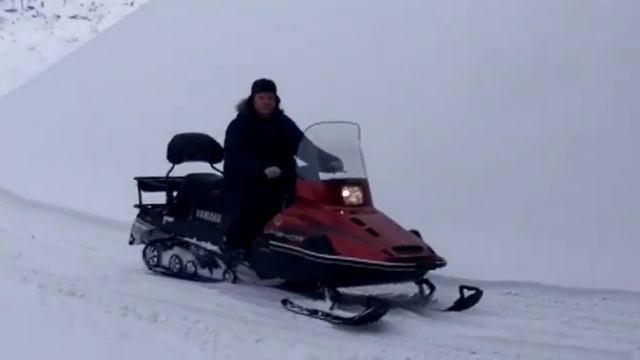 Катаемся на снегоходе.