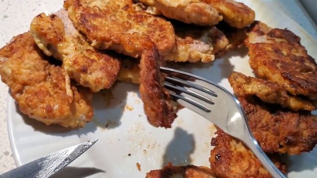 Суп с фрикадельками, свиные отбивные, яблочный пирог. Я старалась