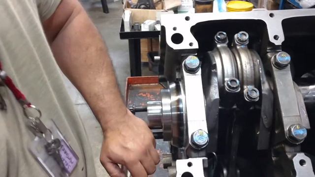 Motor Mercedes OM 502 V8 Bi Turbo Na Ajustagem E Metrologia.