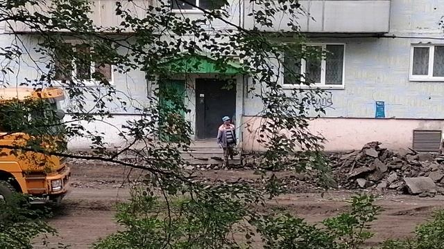 Ремонт Двора день 5 Работа Экскаватора и Погрузчика.mp4