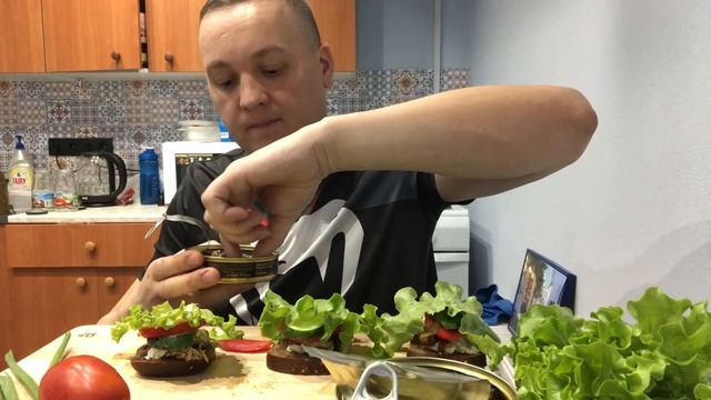Шпроты в масле обжор МУКБАНГ mukbang eating