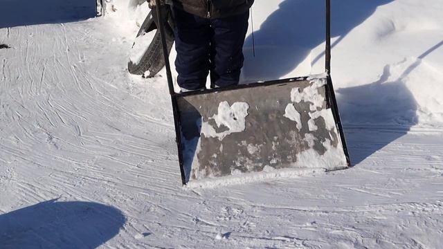 Очистка дорог от снега в частном секторе Новотроицка