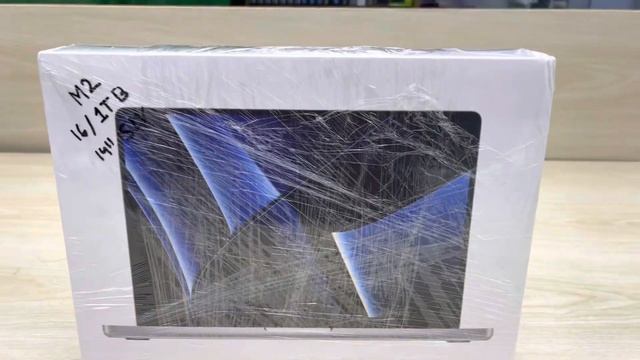 MacBook pro m2 19-core gpu 16 GB Ram 1TB SSD Silver Colour