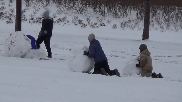 Донецк засыпало снегом