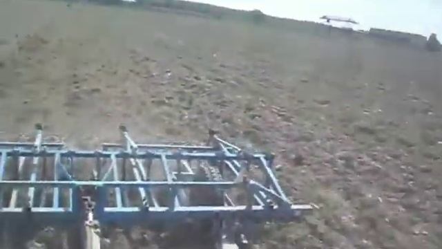 Работы поле культиватор грабли  трактор ДТ 75 Н турбо