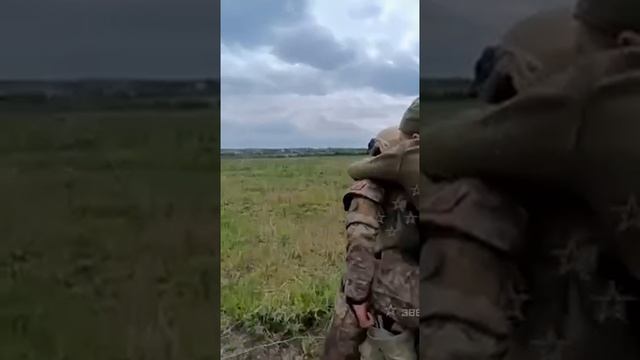 Раненый ВСУшник пел гимн России пока его тащил наш боец