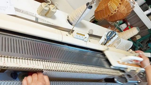 Спинка Топ Лён завершающей вязание